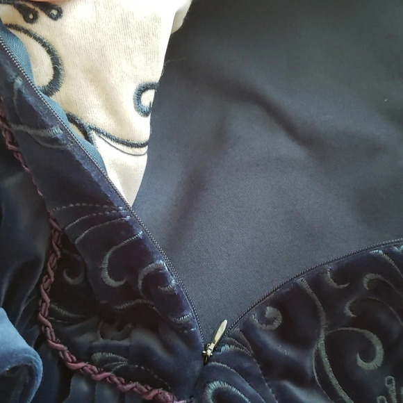 Vintage DELICATES Woman Embroidered Robe Deep Blue Purple Sz 1X Balloon Sleeves - Picture 12 of 14
